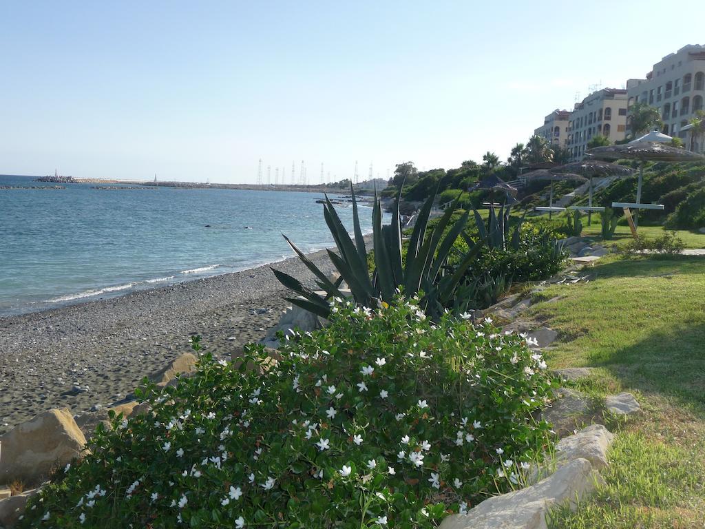Zygi Beachfront Villa Dış mekan fotoğraf